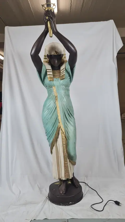 Paire de lampe, figure féminine égyptienne