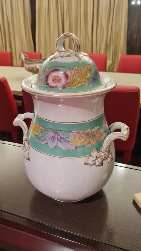 Petit vase en porcelaine chinoise