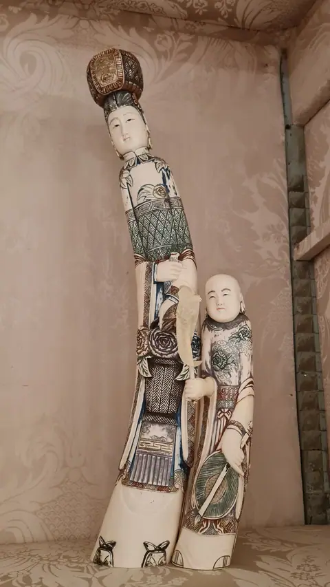 Sculpture couple chinois avec enfants