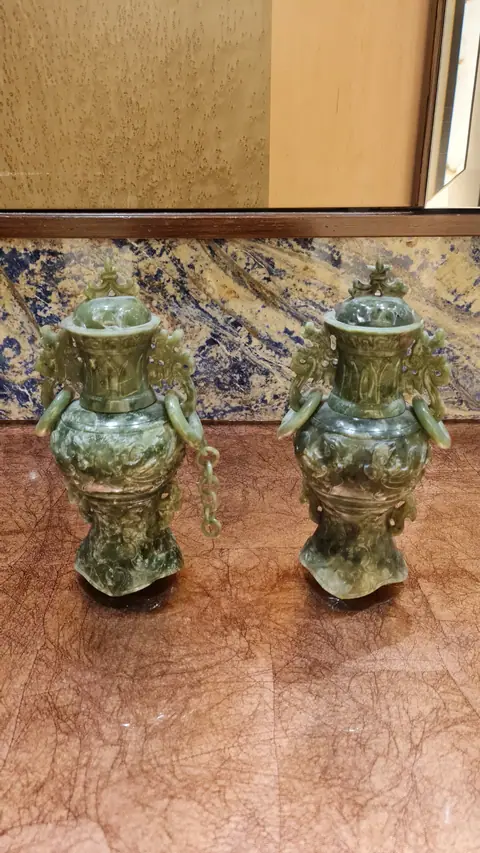2 petits vases jade vert
