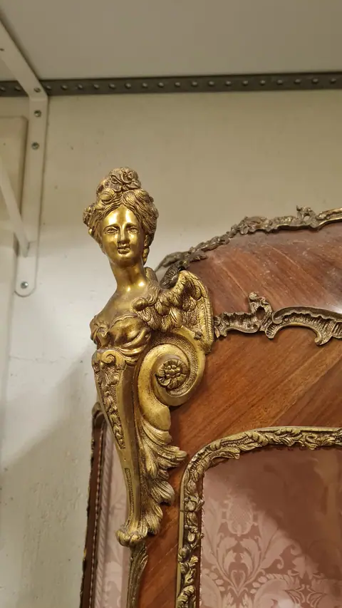 Vitrine style Louis XV