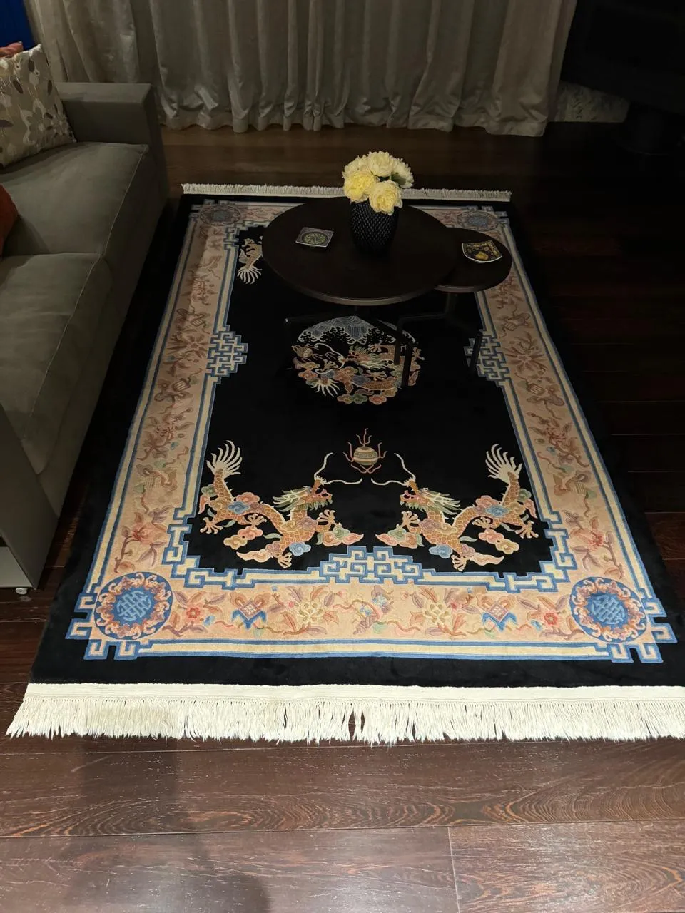 Tapis chinois en soie – motif dragons & médaillon impérial
